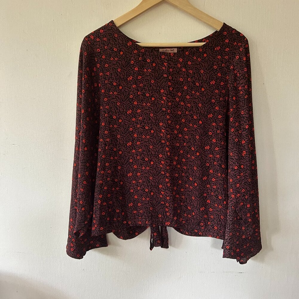 Willow Root Long Sleeve Blouse Womens Medium Black Red Micro Floral Open Back